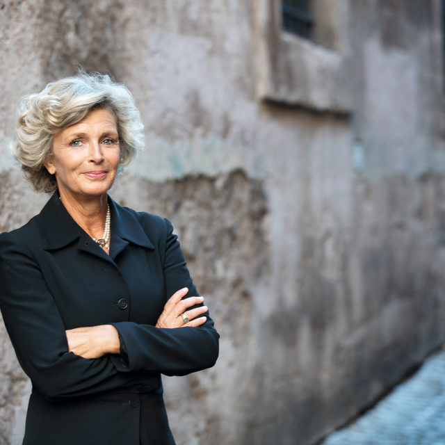 VICTORIA CHAPMAN 9009