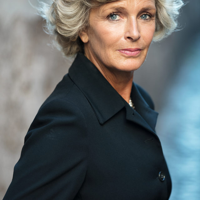 VICTORIA CHAPMAN 9011