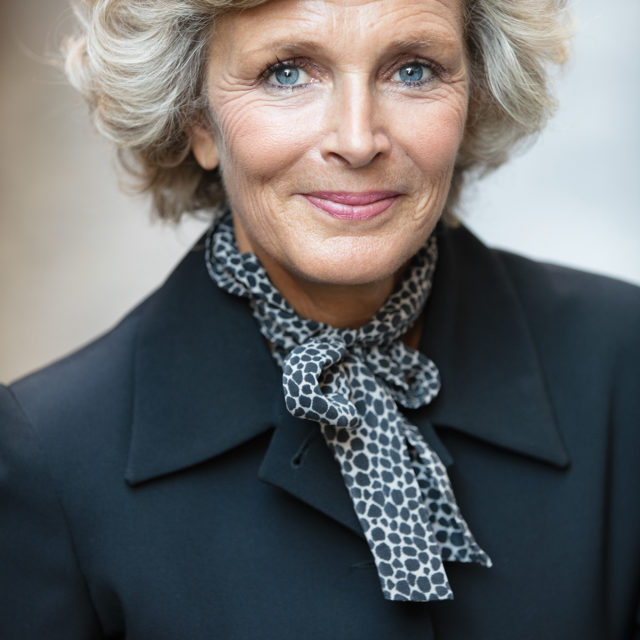 VICTORIA CHAPMAN 9015