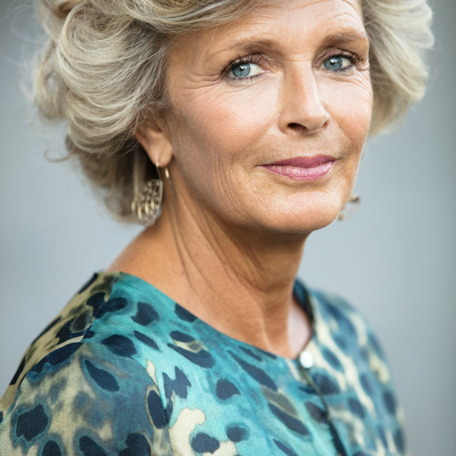 VICTORIA CHAPMAN 9020