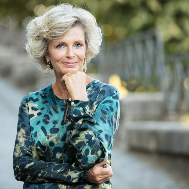 VICTORIA CHAPMAN 9022