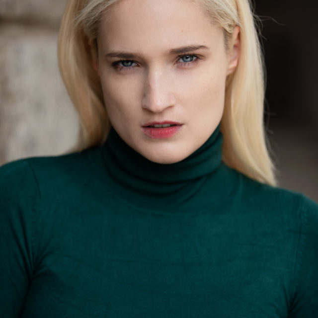 PAVLINA HOLUBOVA 9000