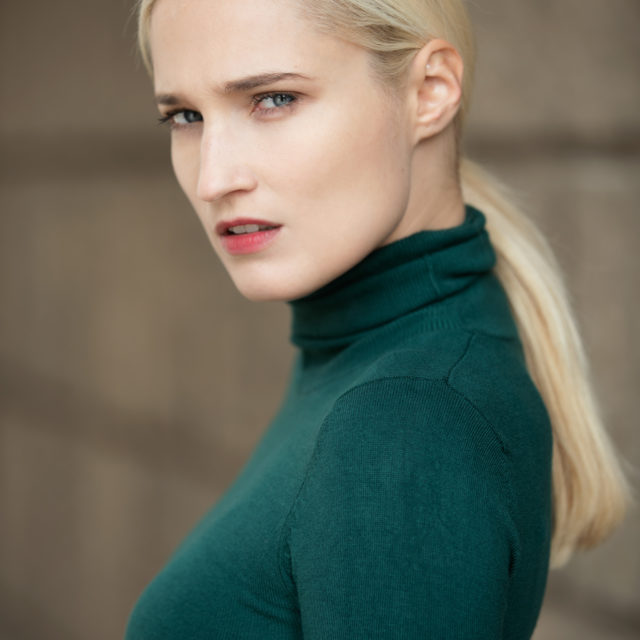 PAVLINA HOLUBOVA 9003