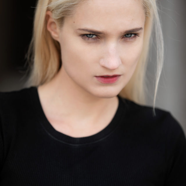 PAVLINA HOLUBOVA 9005