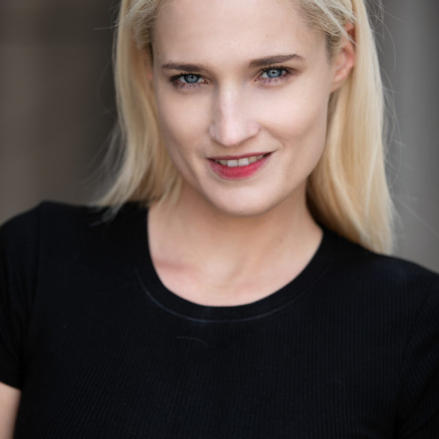 PAVLINA HOLUBOVA 9006