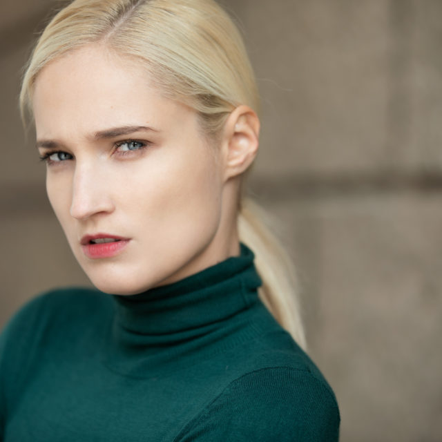 PAVLINA HOLUBOVA 9008