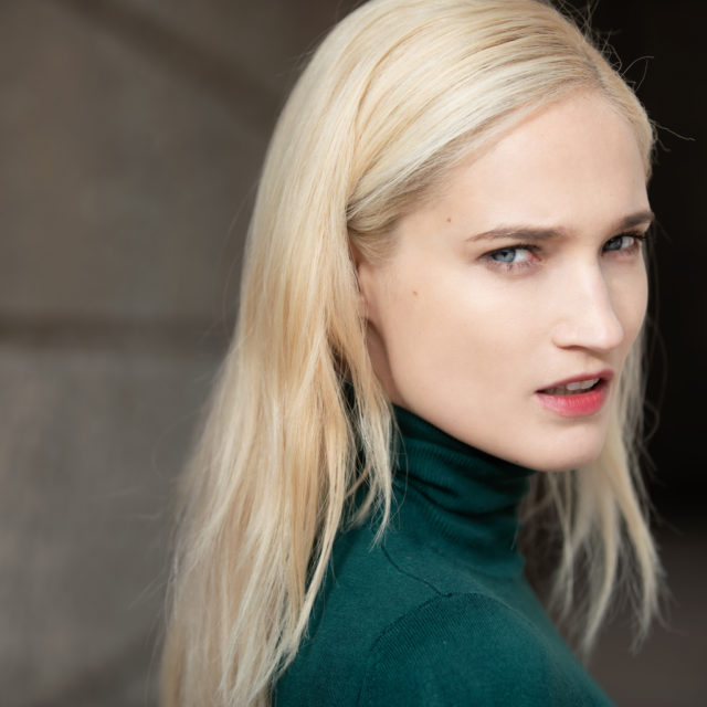 PAVLINA HOLUBOVA 9009