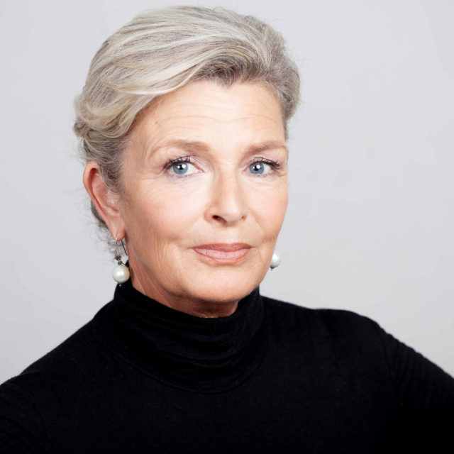 VICTORIA CHAPMAN 8900