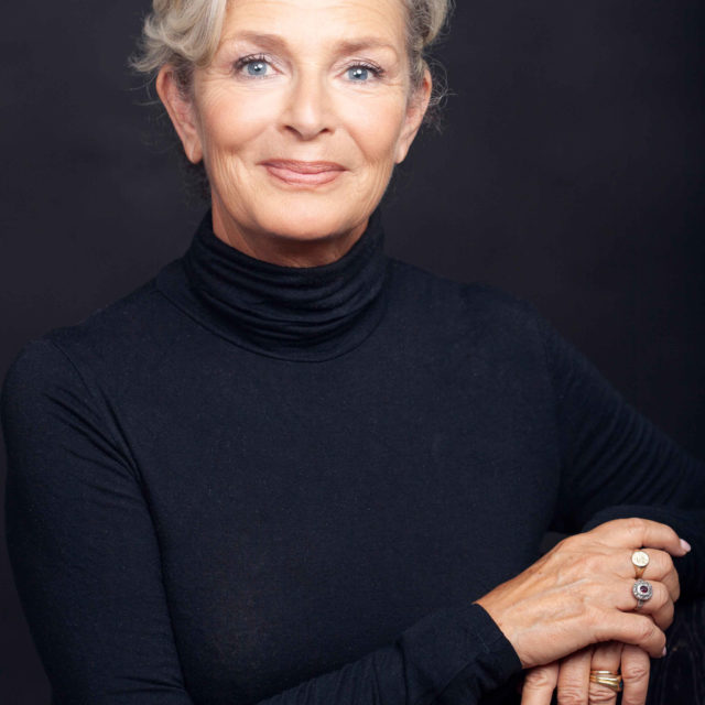 VICTORIA CHAPMAN 8903