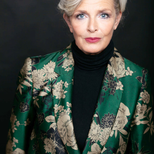 VICTORIA CHAPMAN 8910