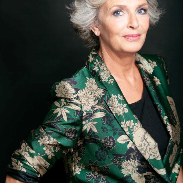 VICTORIA CHAPMAN 8911